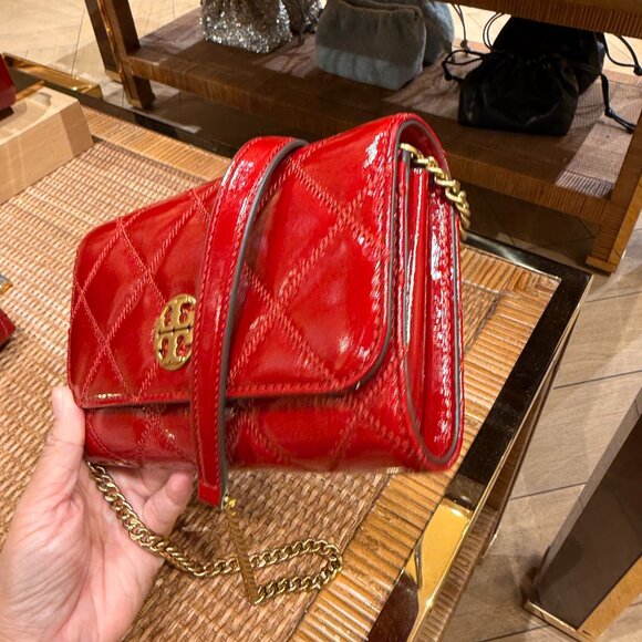 Best Price‼️Tory Burch Willa Chain Wallet Crossbody Bag  Best Price‼️Tory Burch Willa Chain Wallet Crossbody Bag 164057 Berry $475